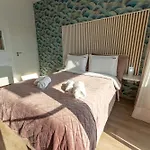 Mohost Penthouse - Luxury Stay With Mountain Views
